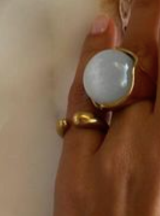 Statement ring w/white stone