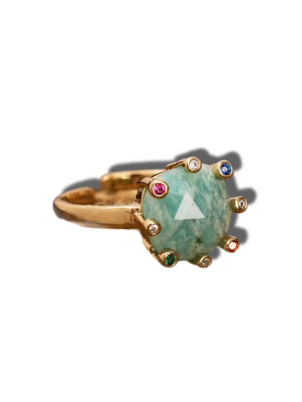 Statement ring w/green gemstone