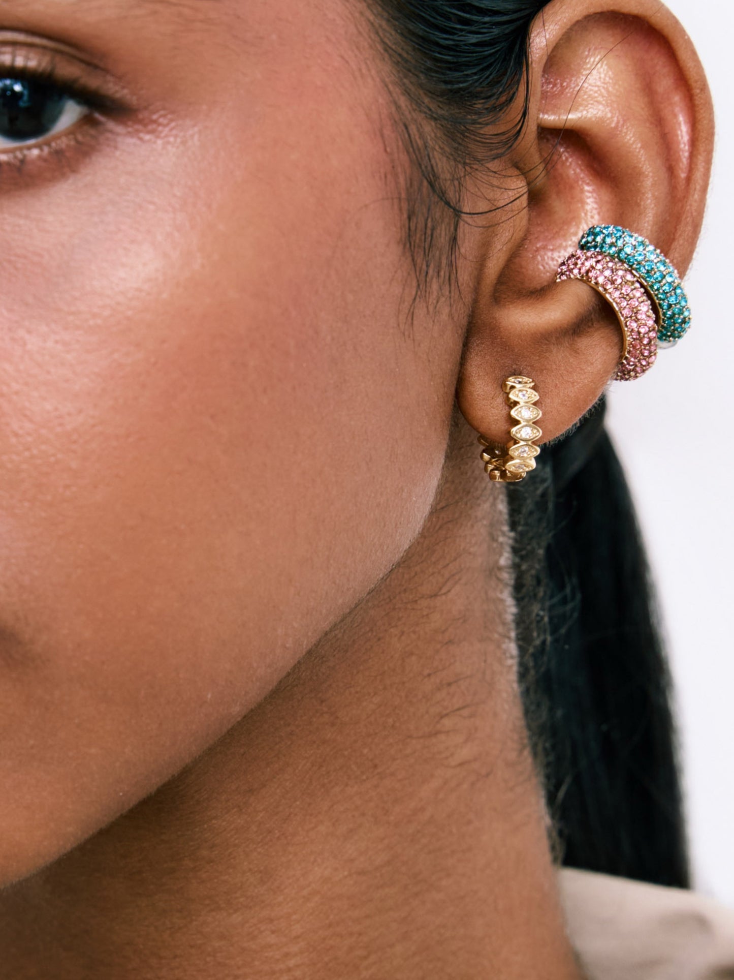 Small hoops w/white eye stones