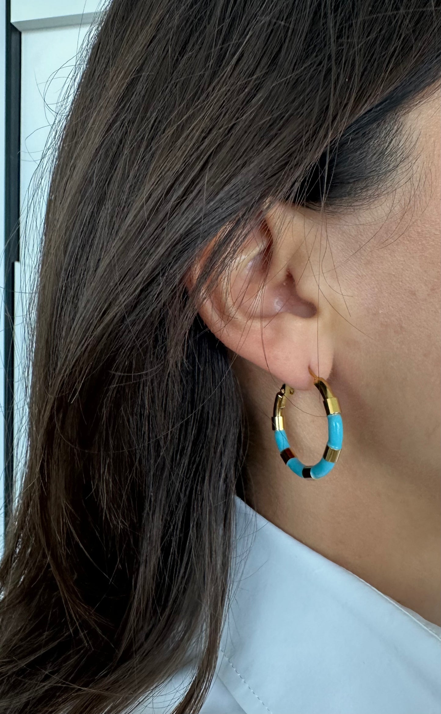 Gold round earrings with aquamarine