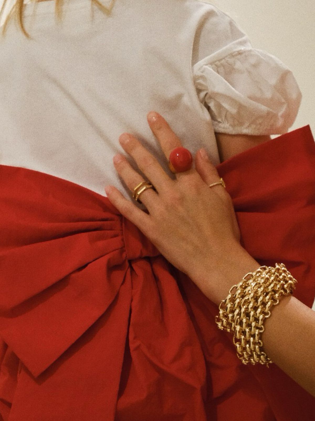 Ring thin/white stones gold