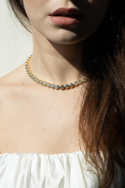 Necklace w/round details & stones gold