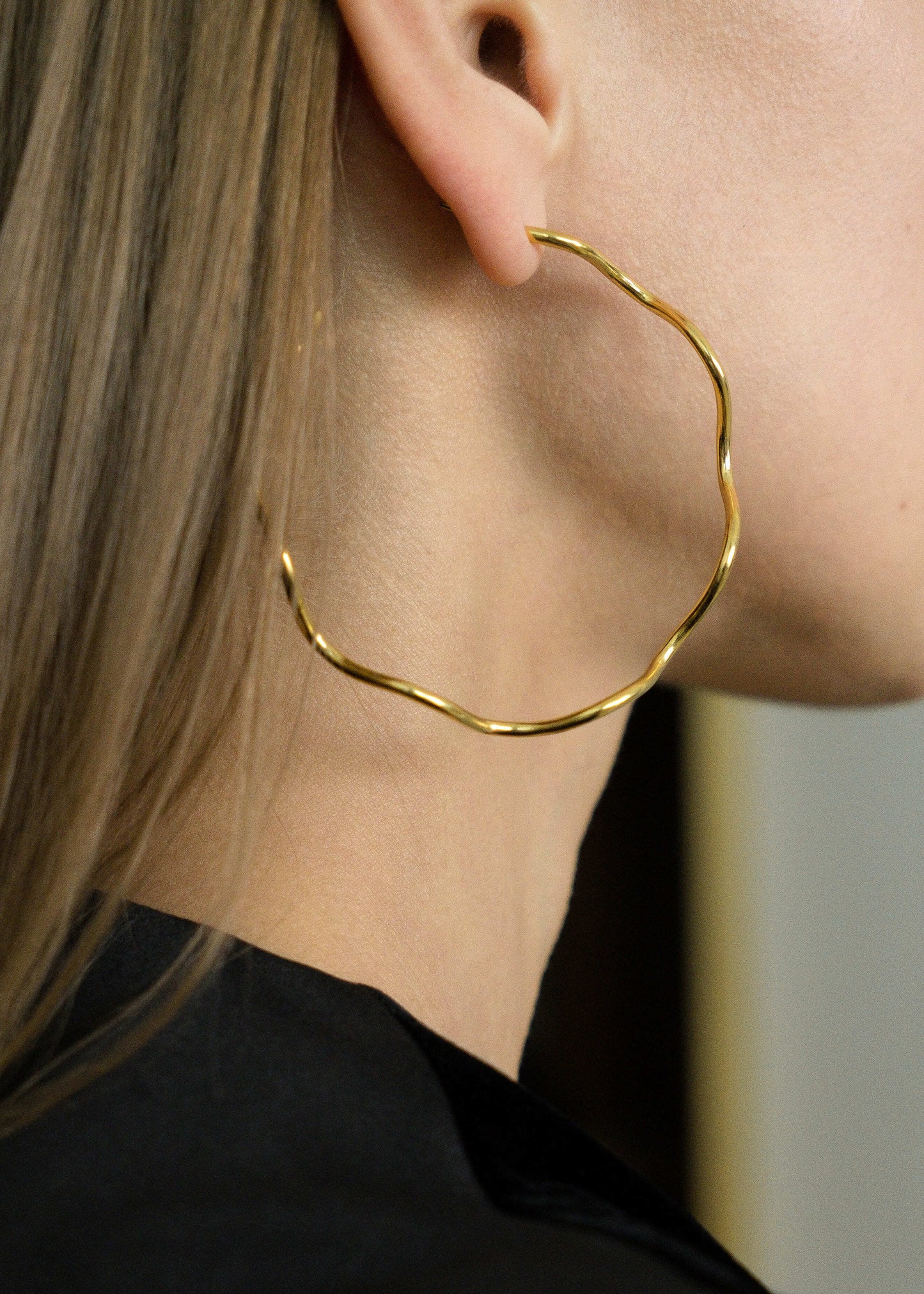 Earrings gold hoops waves GILTY
