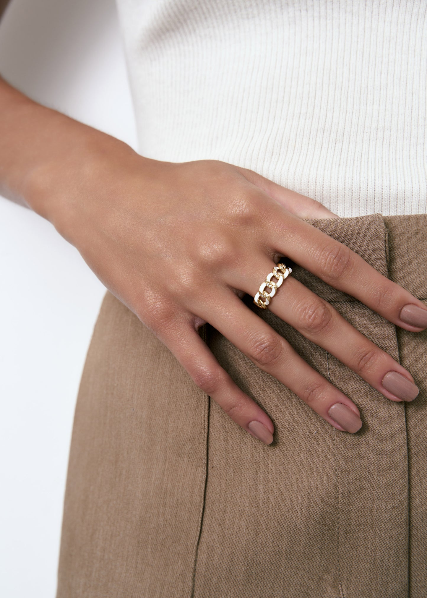 Chain white ring w/stones