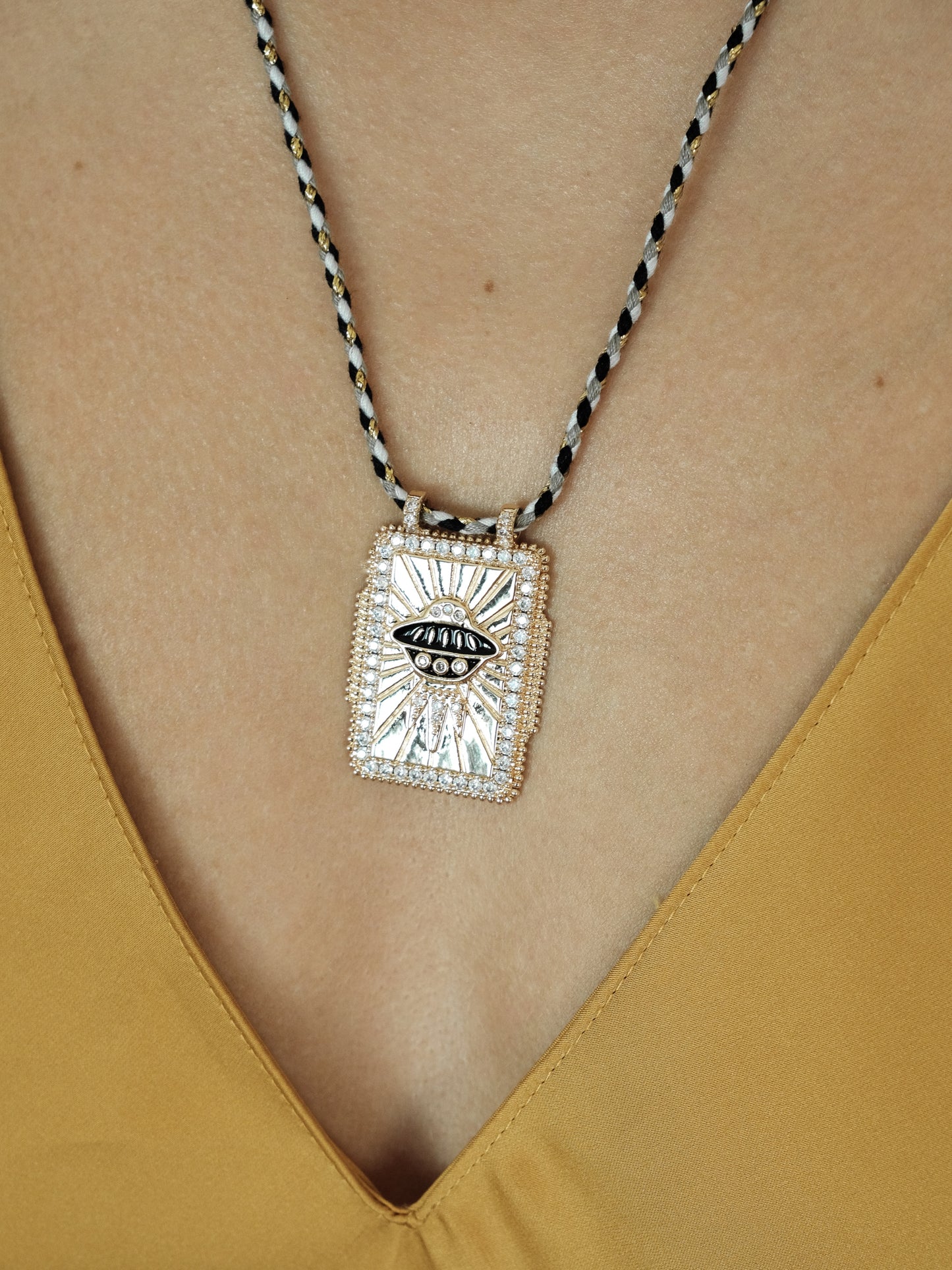 Necklace w/taro signs Plate