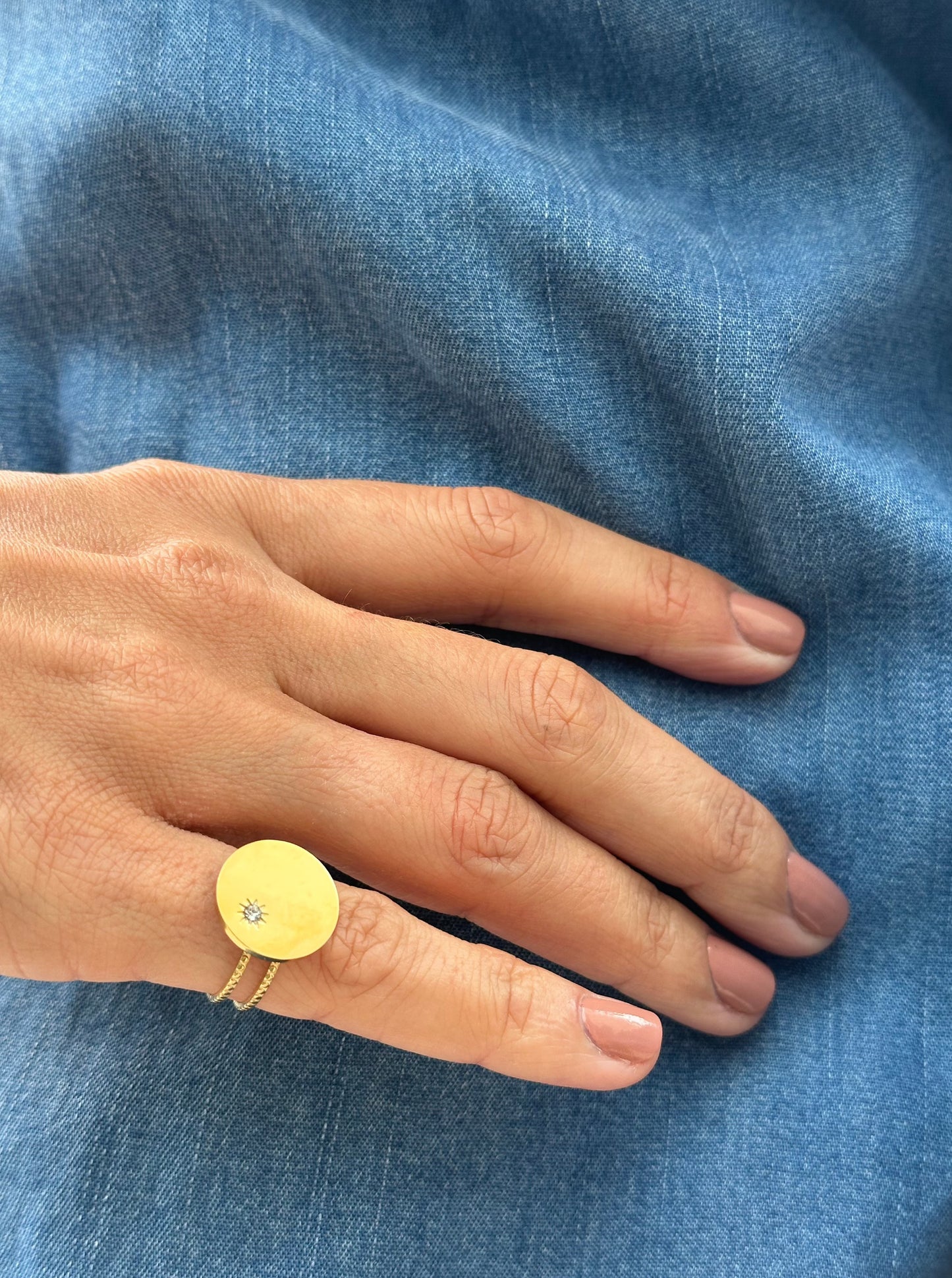 Round gold ring with stone