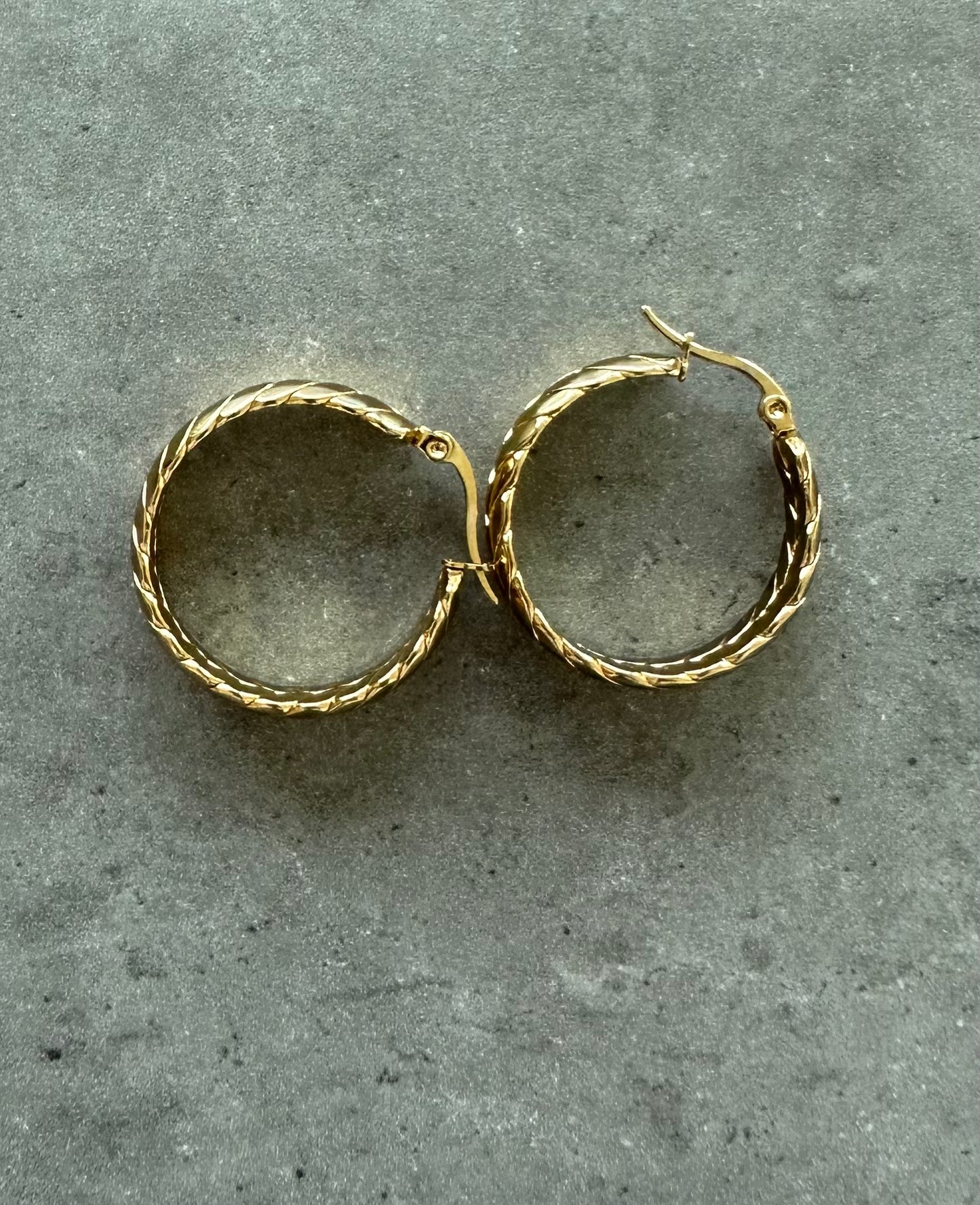 Earrings gold round spike GILTY