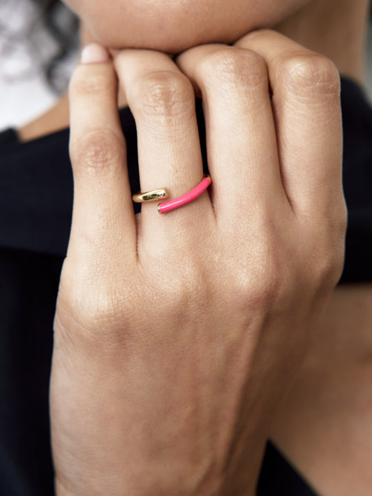Open ring w/enamel pink