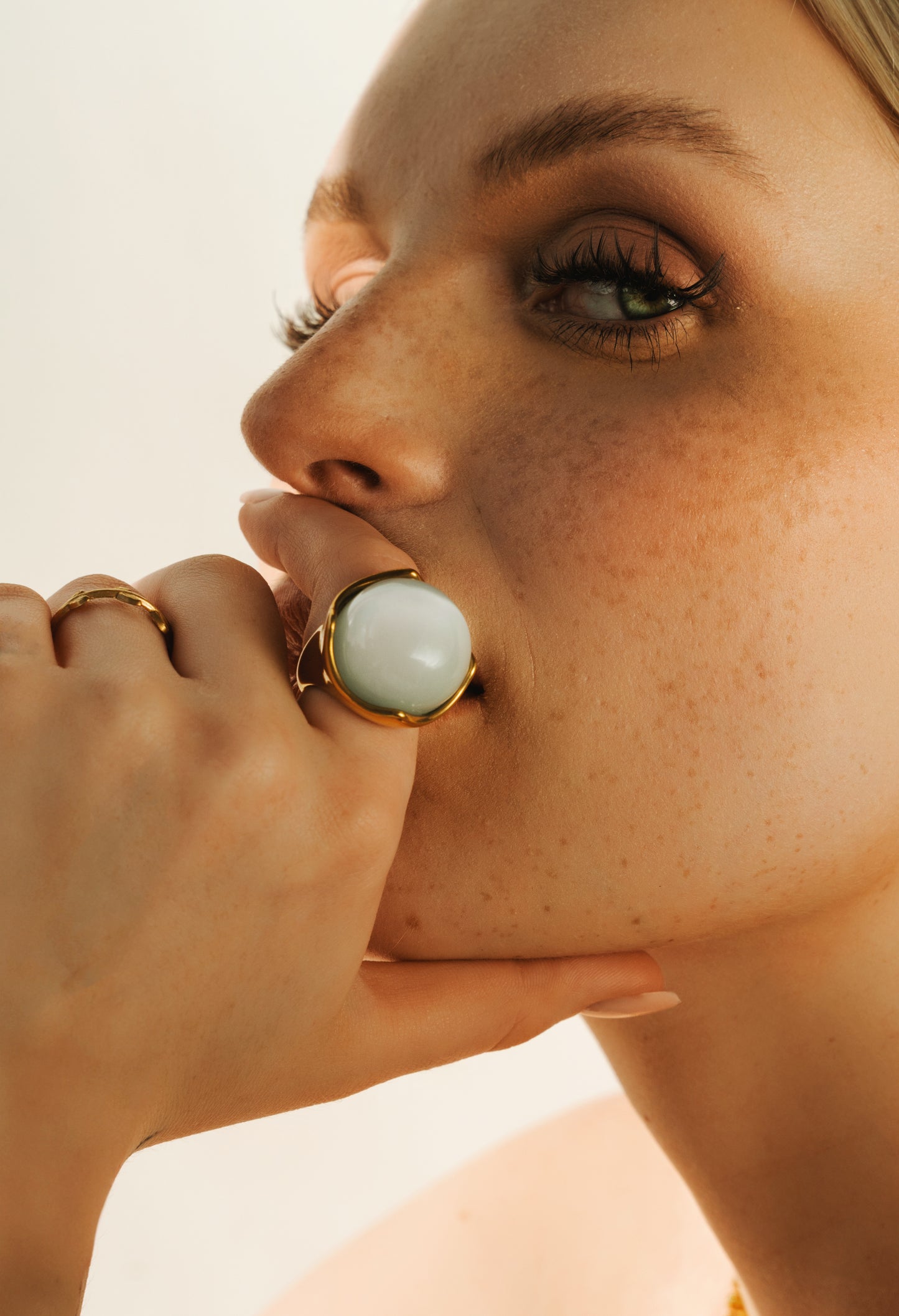 Statement ring w/white stone