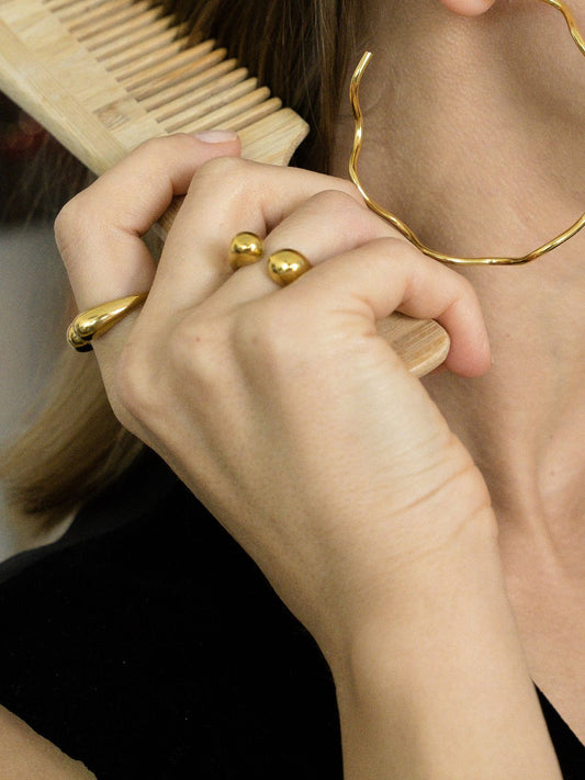 Adjustable statement ring round