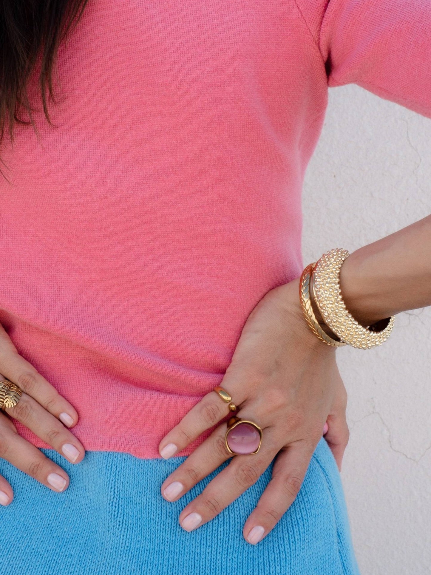Statement adjustable bracelet w/round details gold