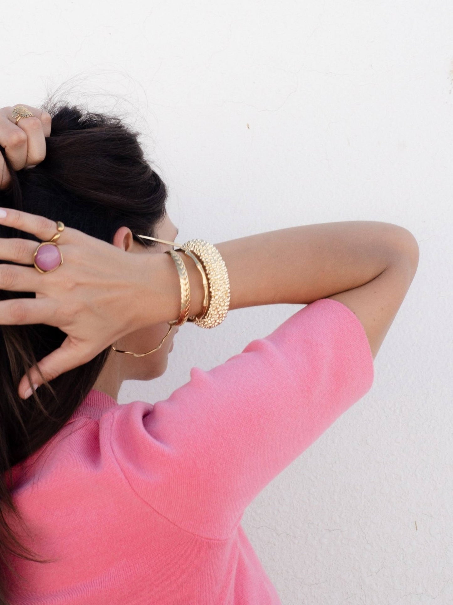 Statement adjustable bracelet w/round details gold
