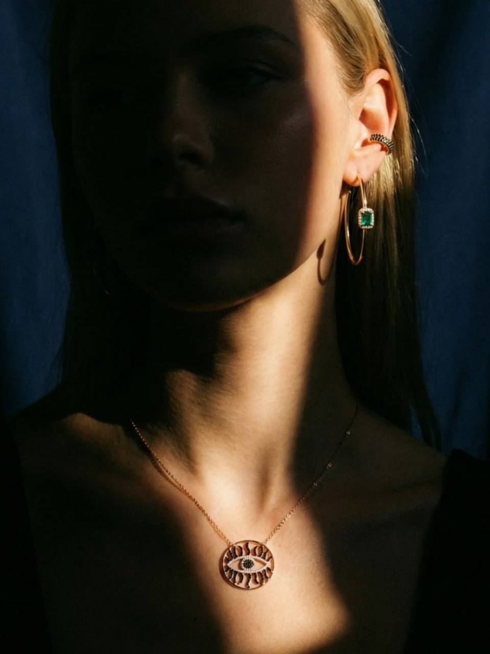 Necklace w/eyes